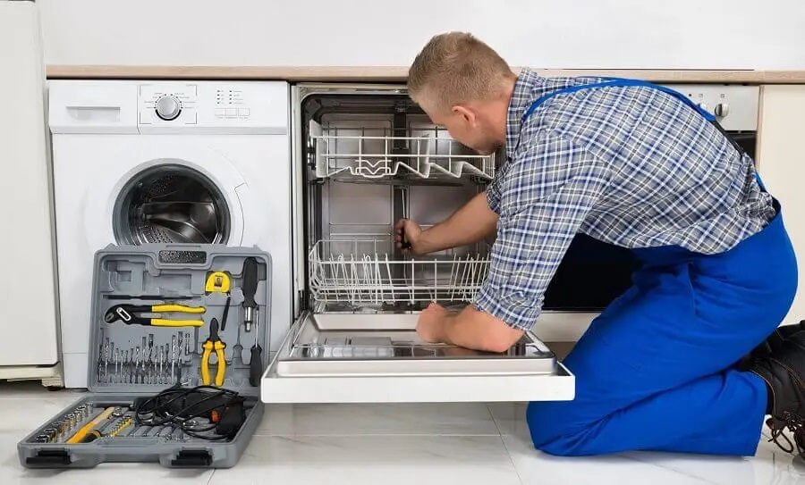 Sincan Miele servisi teknisyen ekibi beyaz eşya tamiri yaparken